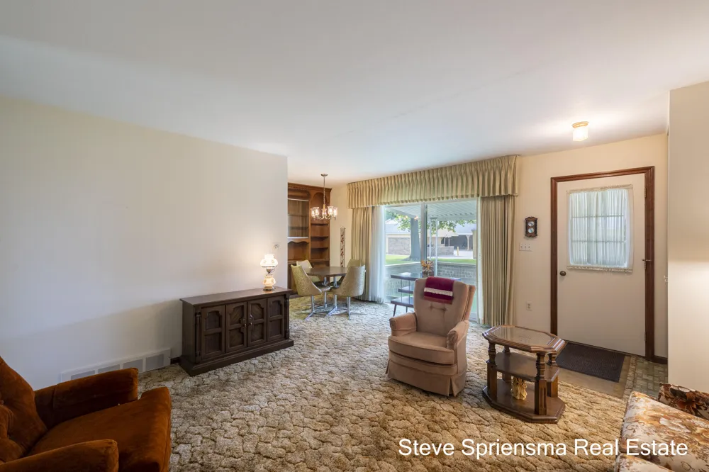 627 Carriage Lane Jenison, MI 49428