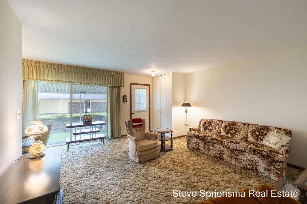 627 Carriage Lane Jenison, MI 49428