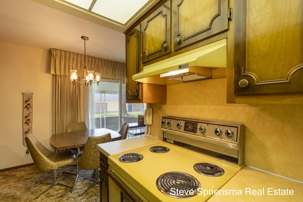 627 Carriage Lane Jenison, MI 49428