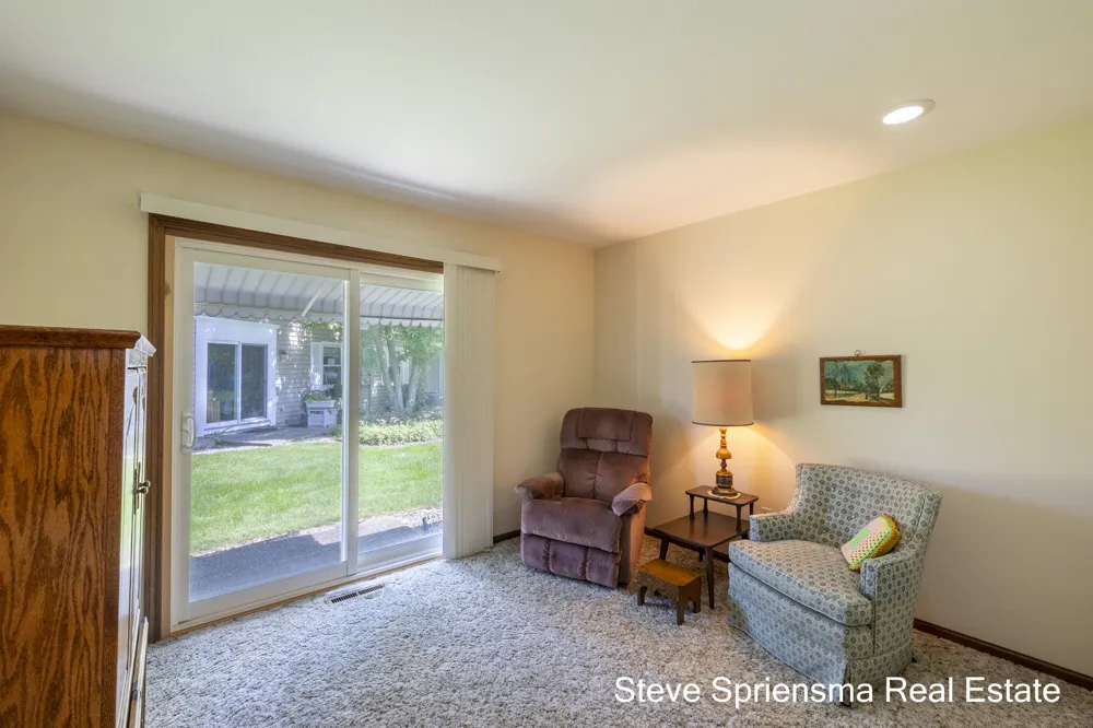 627 Carriage Lane Jenison, MI 49428