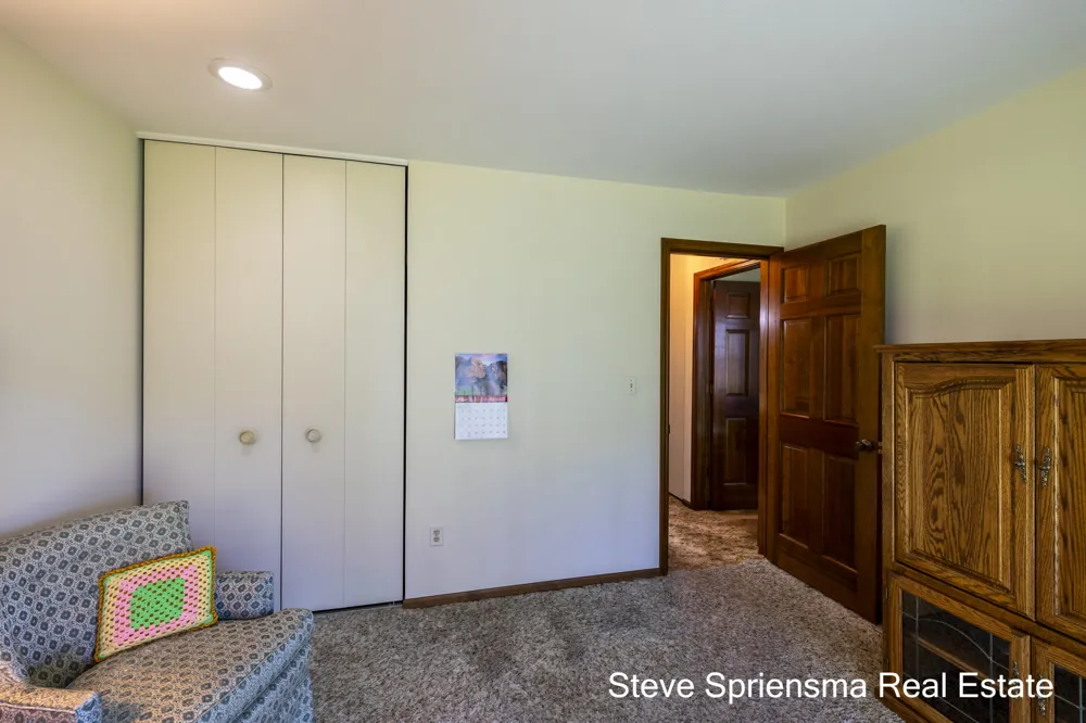 627 Carriage Lane Jenison, MI 49428