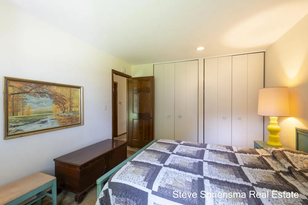 627 Carriage Lane Jenison, MI 49428