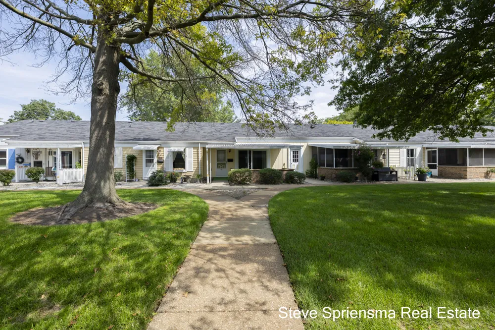 627 Carriage Lane Jenison, MI 49428
