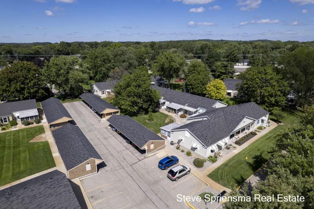 627 Carriage Lane Jenison, MI 49428