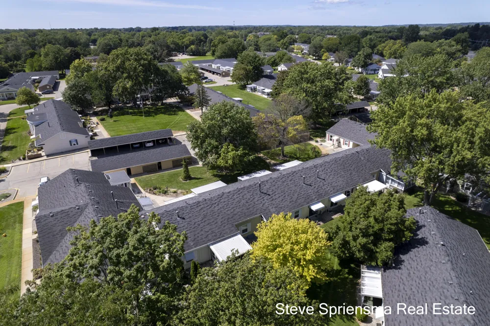 627 Carriage Lane Jenison, MI 49428