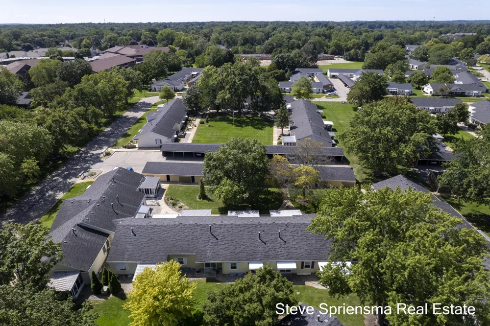 627 Carriage Lane Jenison, MI 49428