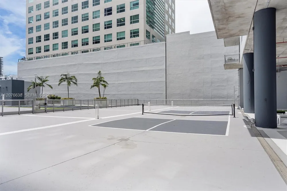 690 SW 1st Ct #2025 Miami, FL 33130