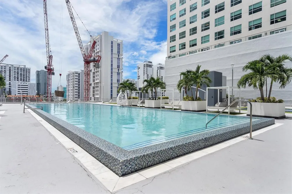 690 SW 1st Ct #2025 Miami, FL 33130