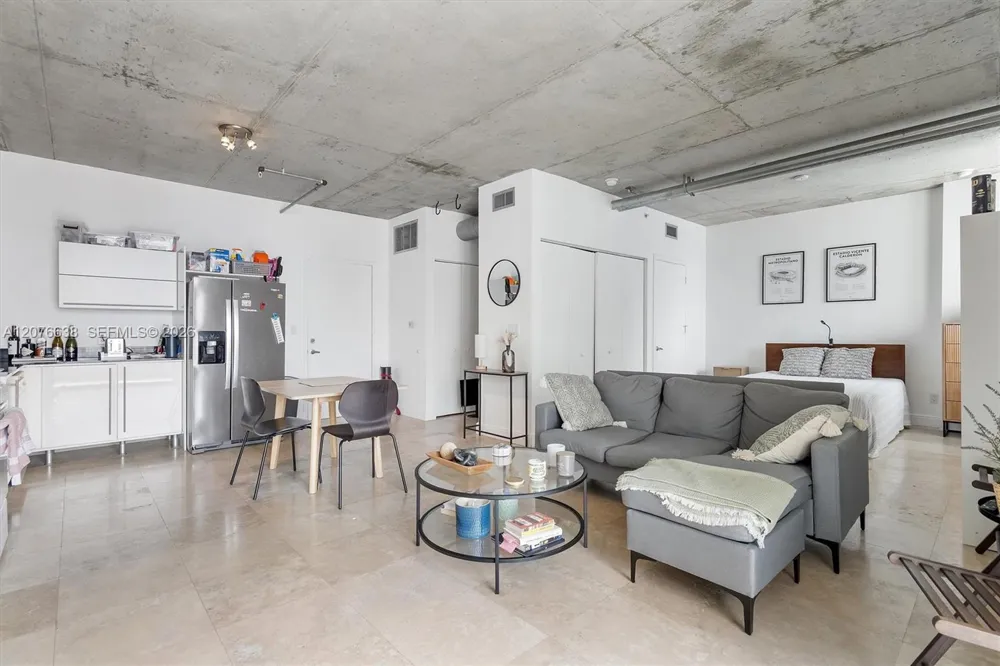 690 SW 1st Ct #2025 Miami, FL 33130