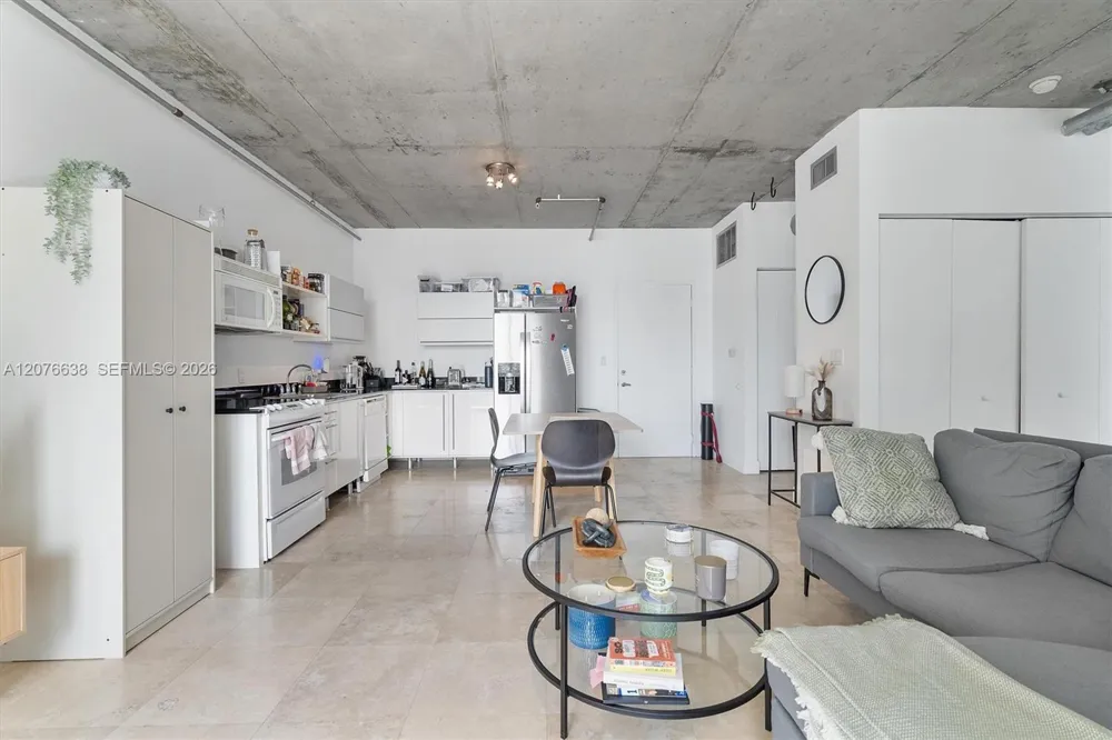 690 SW 1st Ct #2025 Miami, FL 33130
