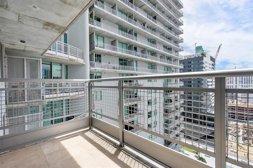 690 SW 1st Ct #2025 Miami, FL 33130