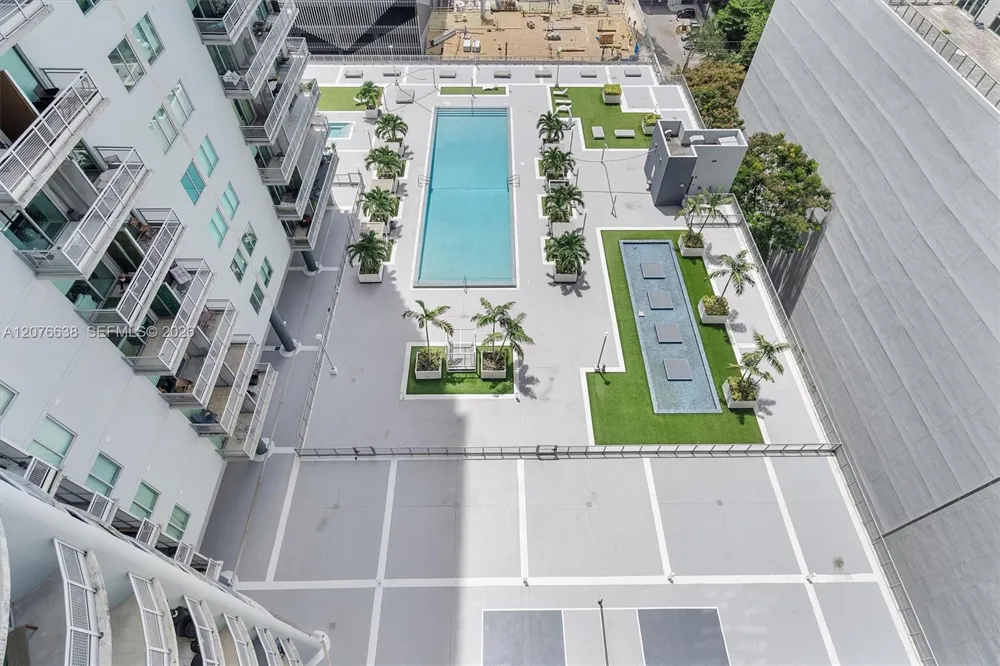 690 SW 1st Ct #2025 Miami, FL 33130