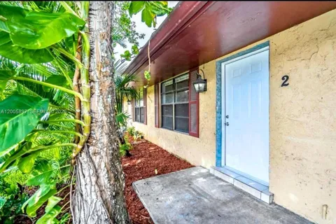 4259 Royal Banyan Way #B
