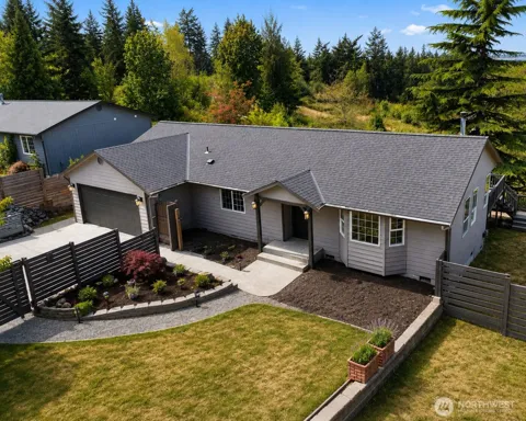 939 James Way
