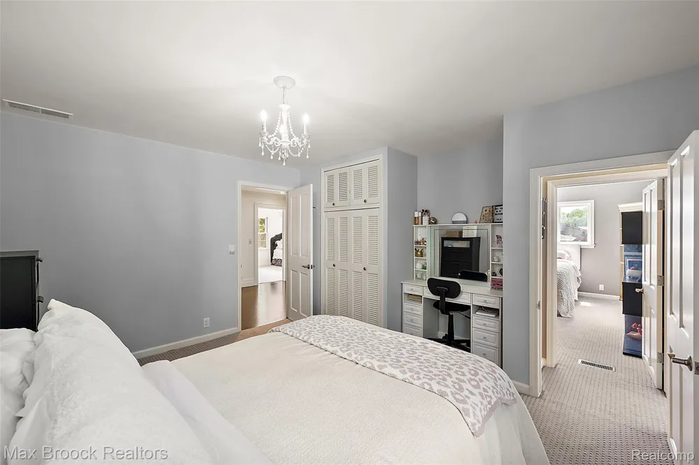700 Arlington Street Birmingham City, MI 48009