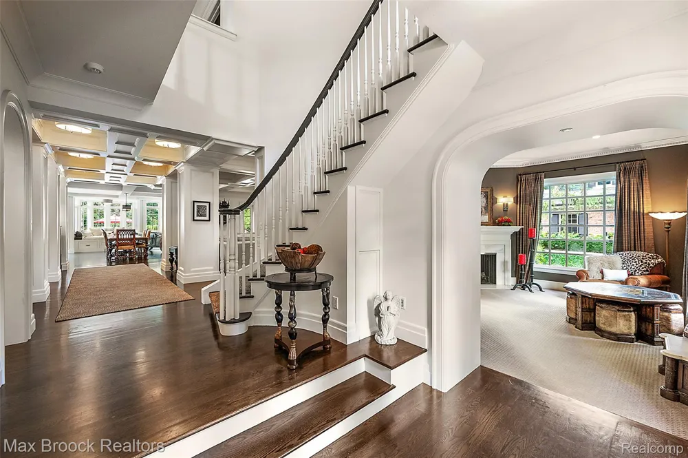 700 Arlington Street Birmingham City, MI 48009