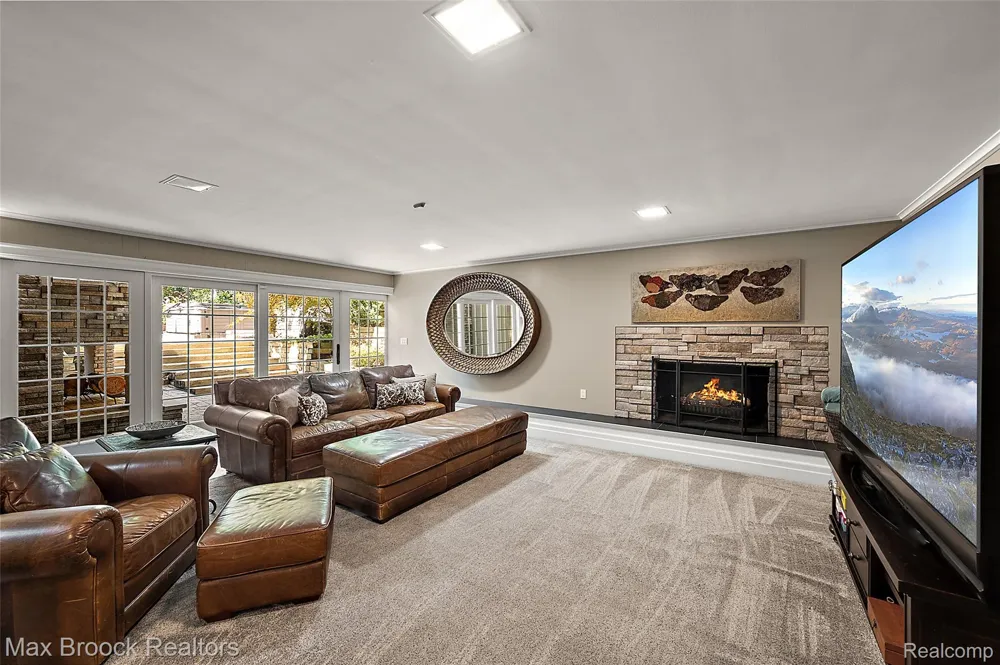 700 Arlington Street Birmingham City, MI 48009
