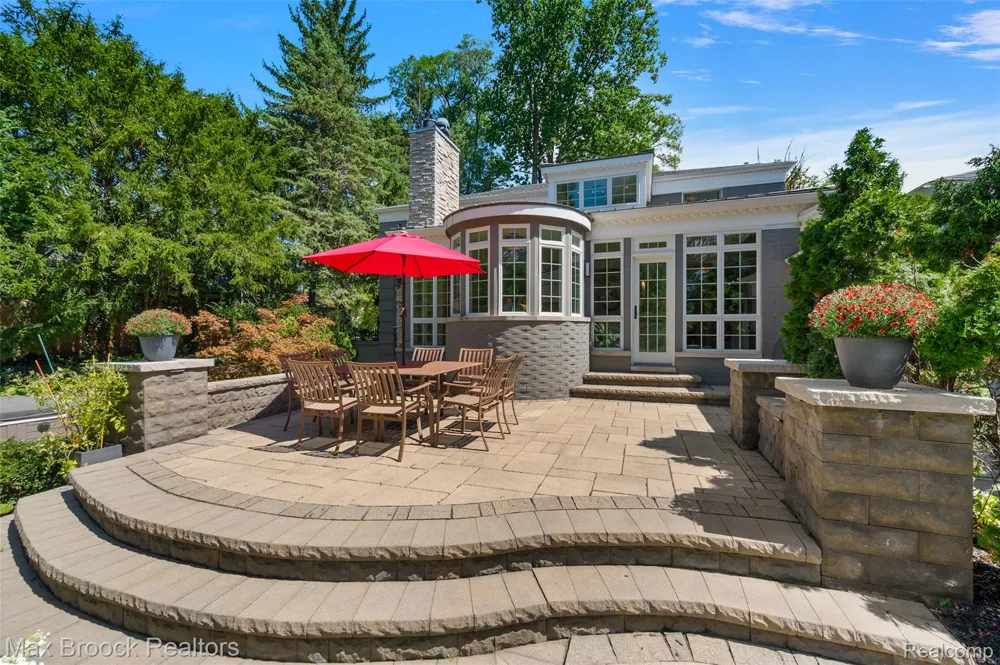 700 Arlington Street Birmingham City, MI 48009
