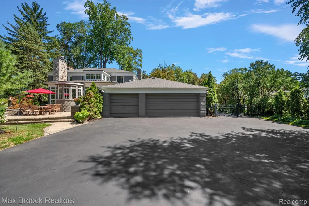 700 Arlington Street Birmingham City, MI 48009