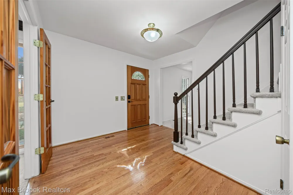 4370 Savoie Trail West Bloomfield Charter Township, MI 48323