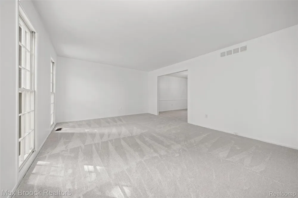 4370 Savoie Trail West Bloomfield Charter Township, MI 48323