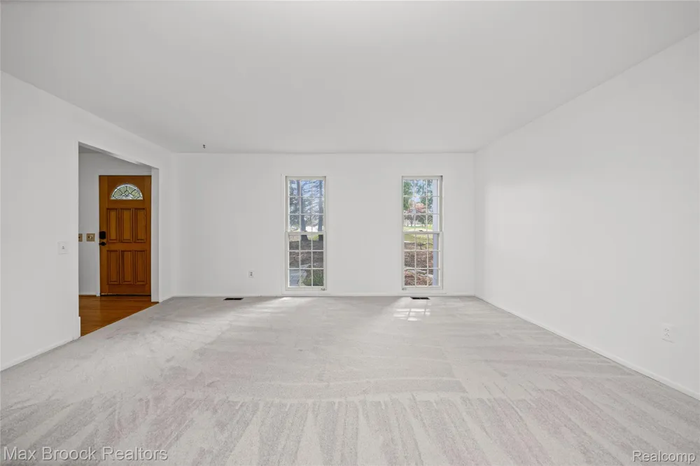 4370 Savoie Trail West Bloomfield Charter Township, MI 48323