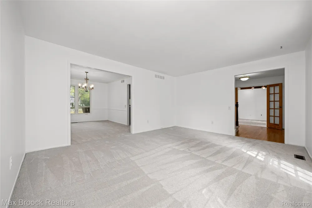 4370 Savoie Trail West Bloomfield Charter Township, MI 48323