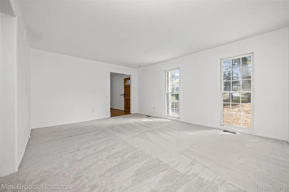 4370 Savoie Trail West Bloomfield Charter Township, MI 48323