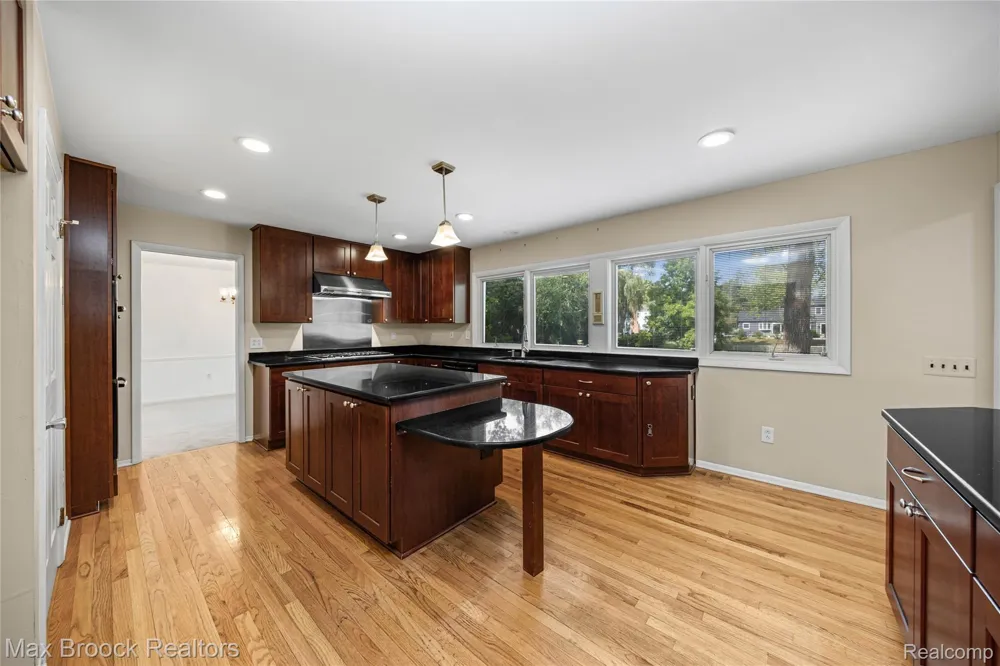 4370 Savoie Trail West Bloomfield Charter Township, MI 48323