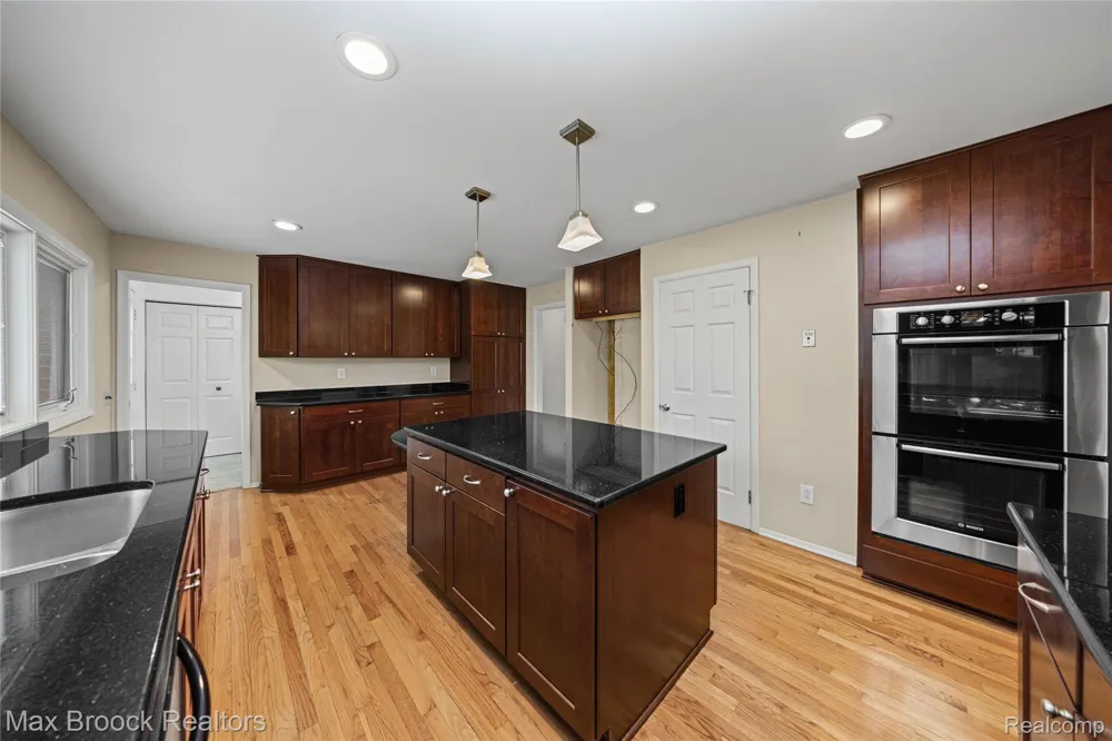 4370 Savoie Trail West Bloomfield Charter Township, MI 48323