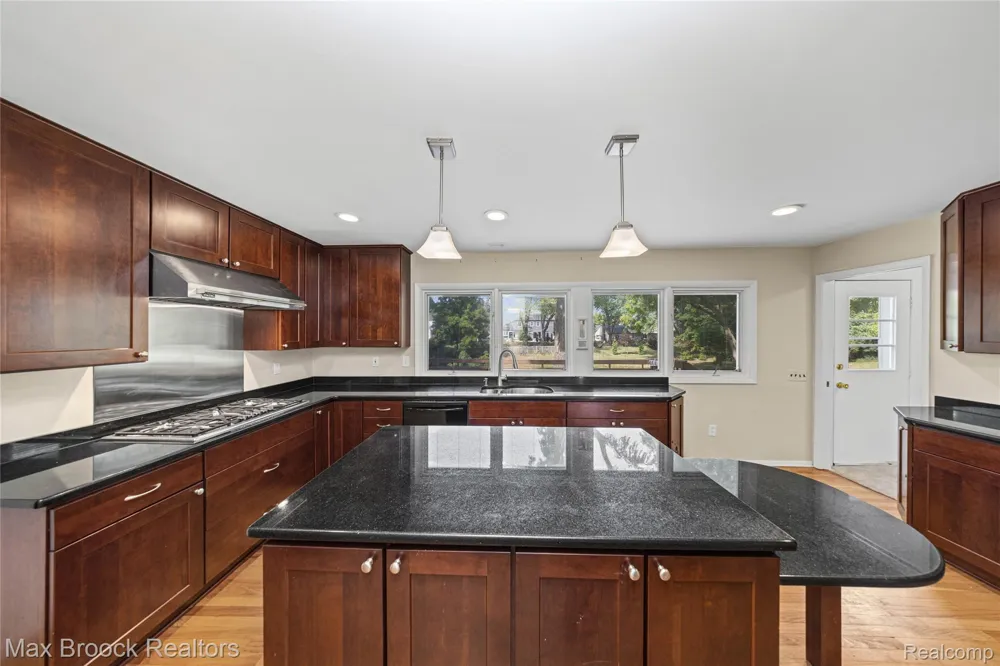 4370 Savoie Trail West Bloomfield Charter Township, MI 48323