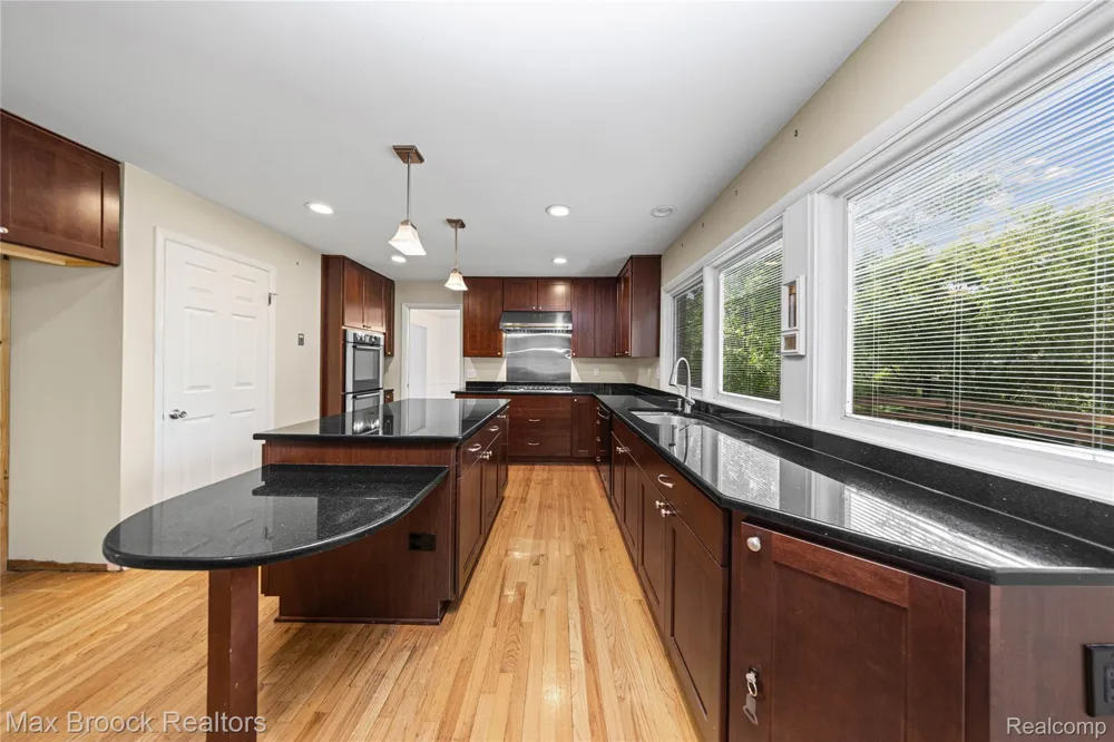 4370 Savoie Trail West Bloomfield Charter Township, MI 48323