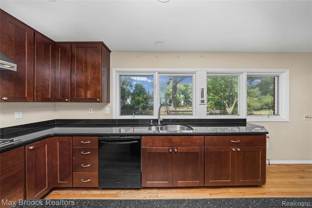 4370 Savoie Trail West Bloomfield Charter Township, MI 48323