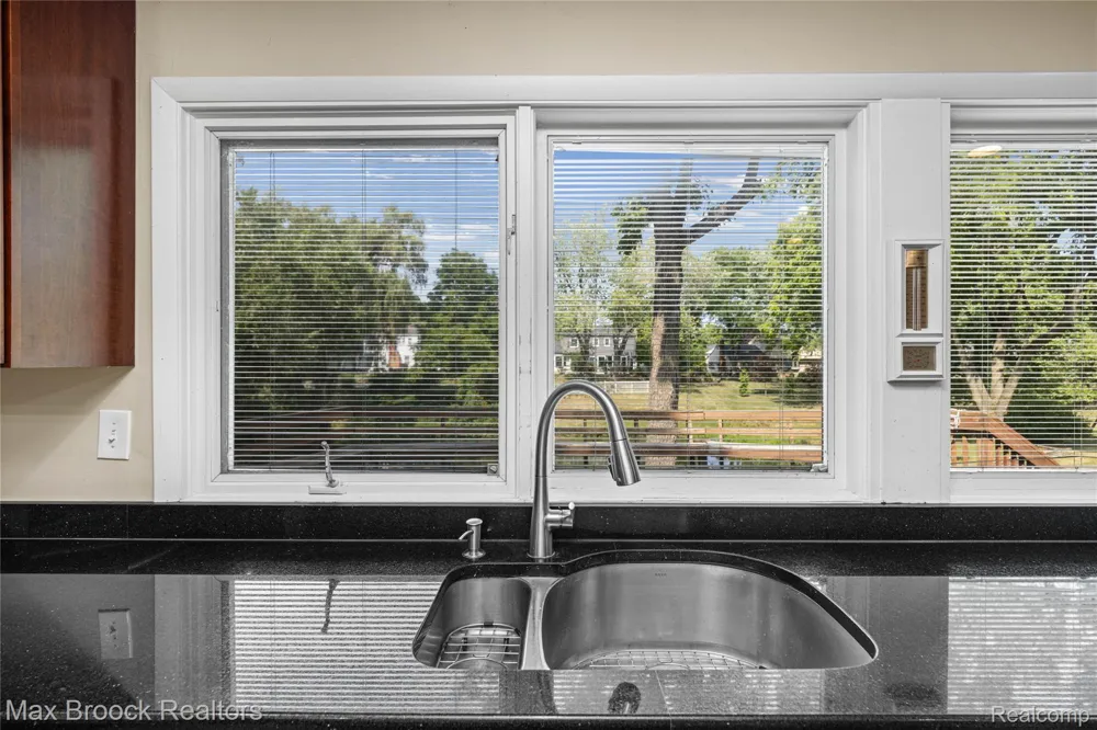 4370 Savoie Trail West Bloomfield Charter Township, MI 48323