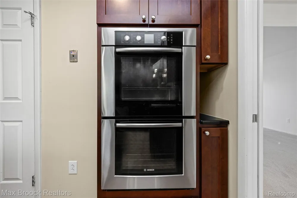 4370 Savoie Trail West Bloomfield Charter Township, MI 48323