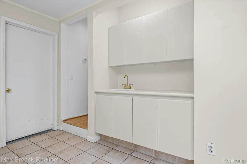 4370 Savoie Trail West Bloomfield Charter Township, MI 48323