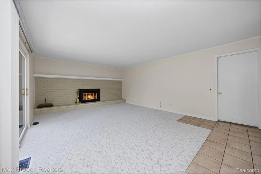 4370 Savoie Trail West Bloomfield Charter Township, MI 48323
