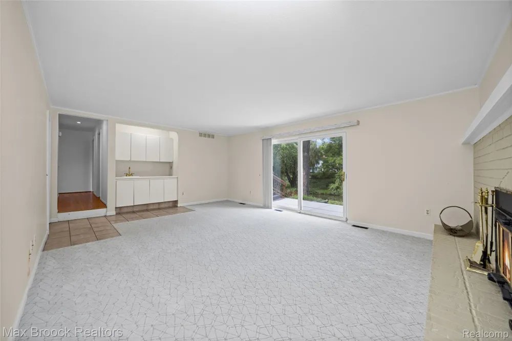 4370 Savoie Trail West Bloomfield Charter Township, MI 48323