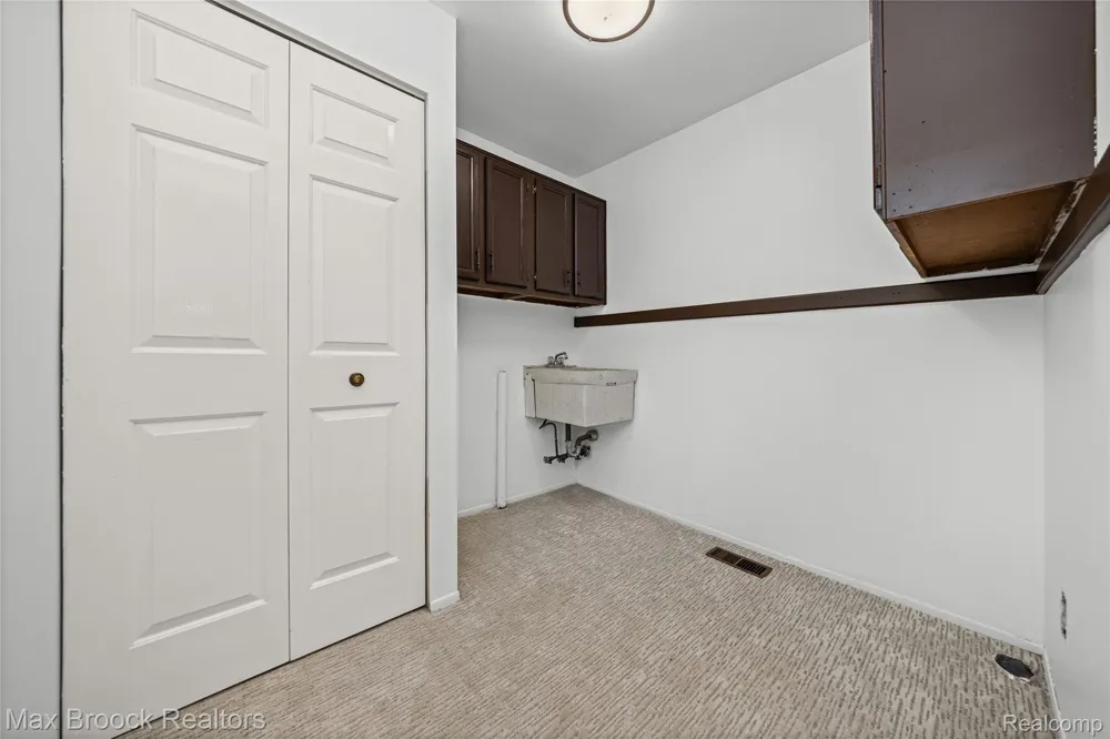 4370 Savoie Trail West Bloomfield Charter Township, MI 48323