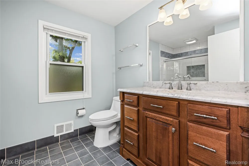 4370 Savoie Trail West Bloomfield Charter Township, MI 48323
