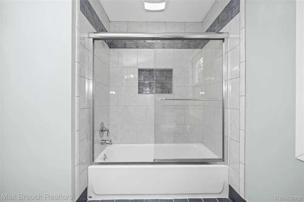 4370 Savoie Trail West Bloomfield Charter Township, MI 48323