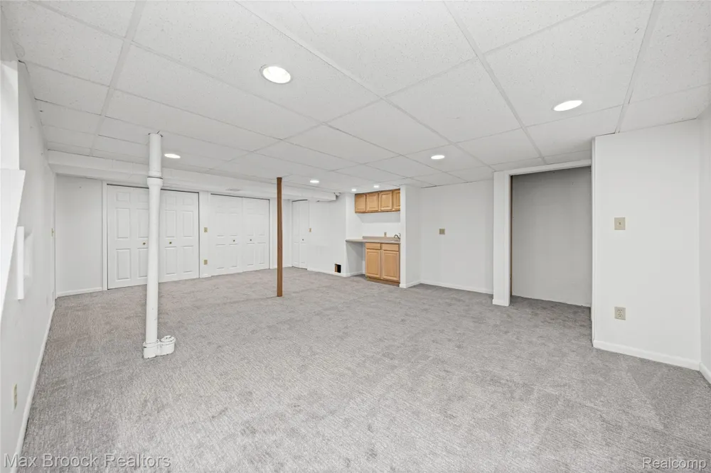 4370 Savoie Trail West Bloomfield Charter Township, MI 48323