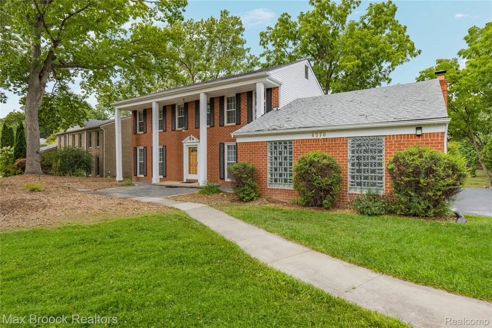 4370 Savoie Trail West Bloomfield Charter Township, MI 48323