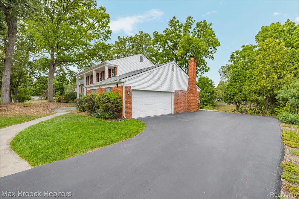4370 Savoie Trail West Bloomfield Charter Township, MI 48323