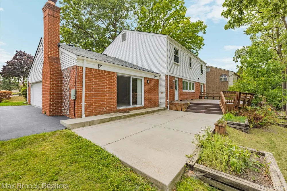 4370 Savoie Trail West Bloomfield Charter Township, MI 48323