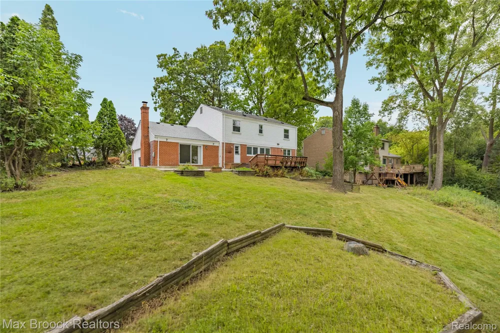 4370 Savoie Trail West Bloomfield Charter Township, MI 48323