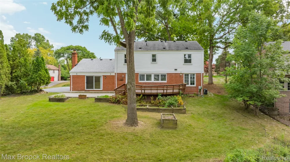 4370 Savoie Trail West Bloomfield Charter Township, MI 48323
