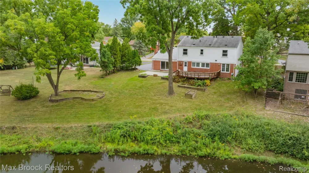 4370 Savoie Trail West Bloomfield Charter Township, MI 48323