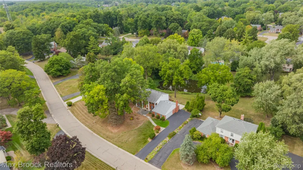 4370 Savoie Trail West Bloomfield Charter Township, MI 48323