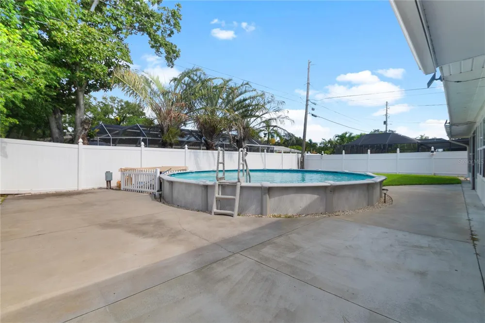 487 LAKE HILL LANE Largo, FL 33771